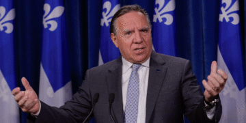 Quebec pushes to expand secularism, limit public prayer