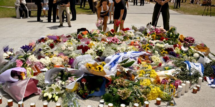 Bondi Beach Shooting Death Toll Rises to 16