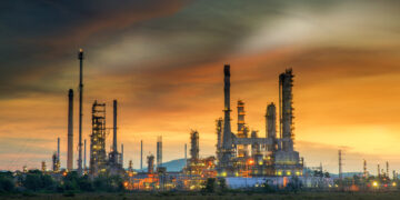 Iran strikes Kuwait refinery as Gulf war widens